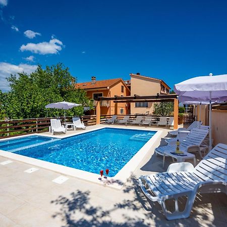 E-M Apartments With Private Pool Vinkuran Kültér fotó