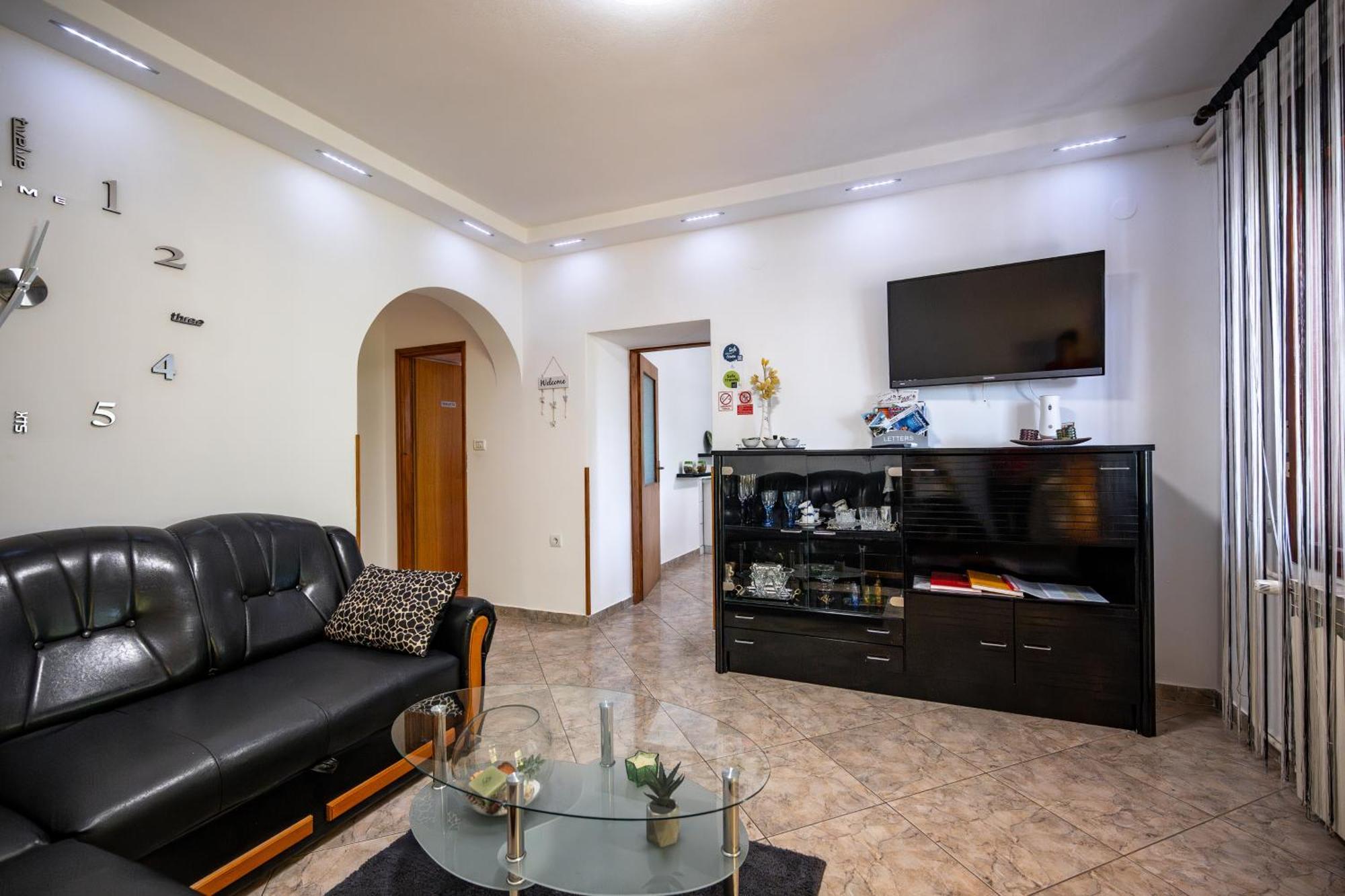 E-M Apartments With Private Pool Vinkuran Kültér fotó